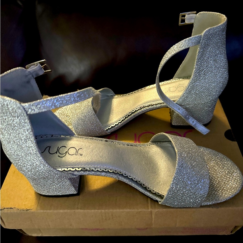 Sugar Noelle low glitter metallic shoes size 9